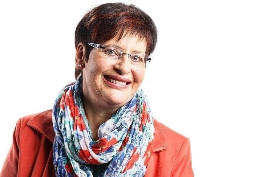 regina-aeschbacher-01-17