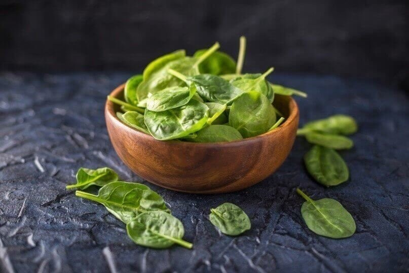 Spinach leaves in bowl