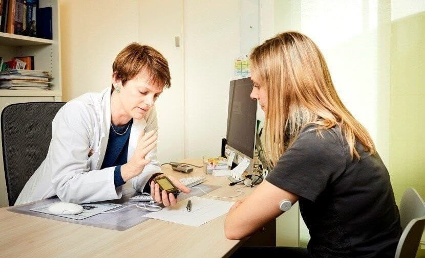 Frau Dr. med. Mirjam Faulenbach (links) und Andrea Imholz (rechts).