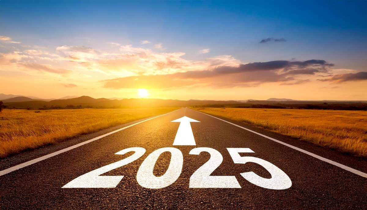 Strasse, Weg führt ins neue Jahr 2025